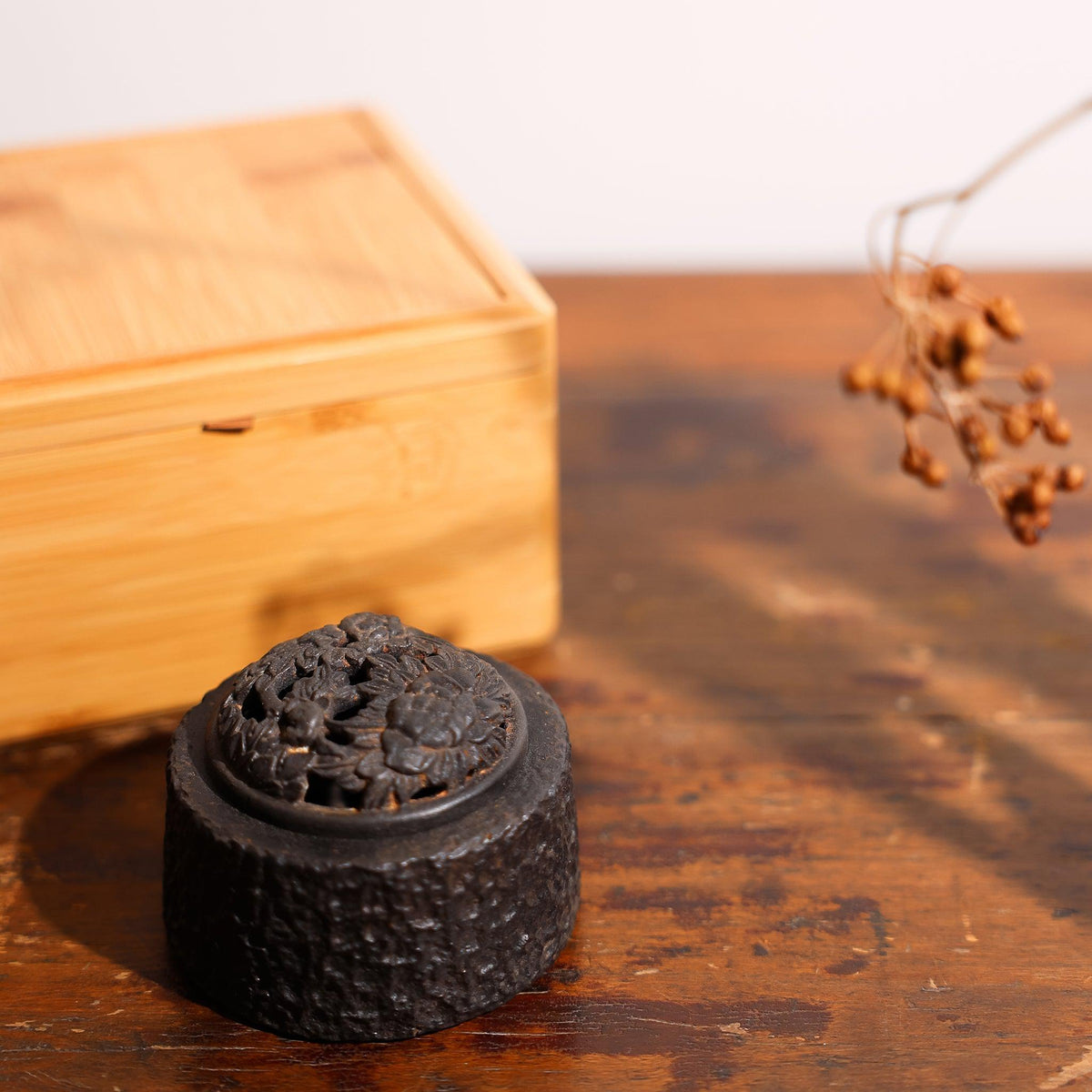 Top view of Kin Object's powder incense burner and its bamboo box