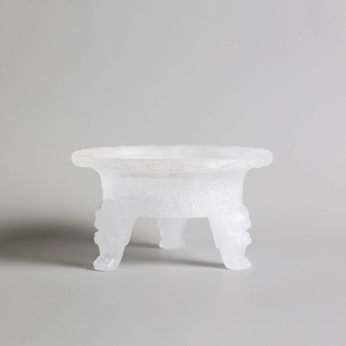 The liuli glass body of a powder incense burner with suanni lion legs