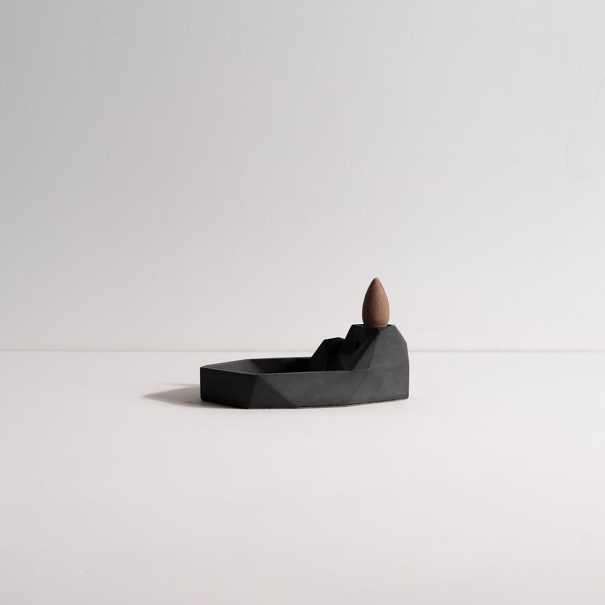 Alternative side view of Mountain & Lake backflow incense burner