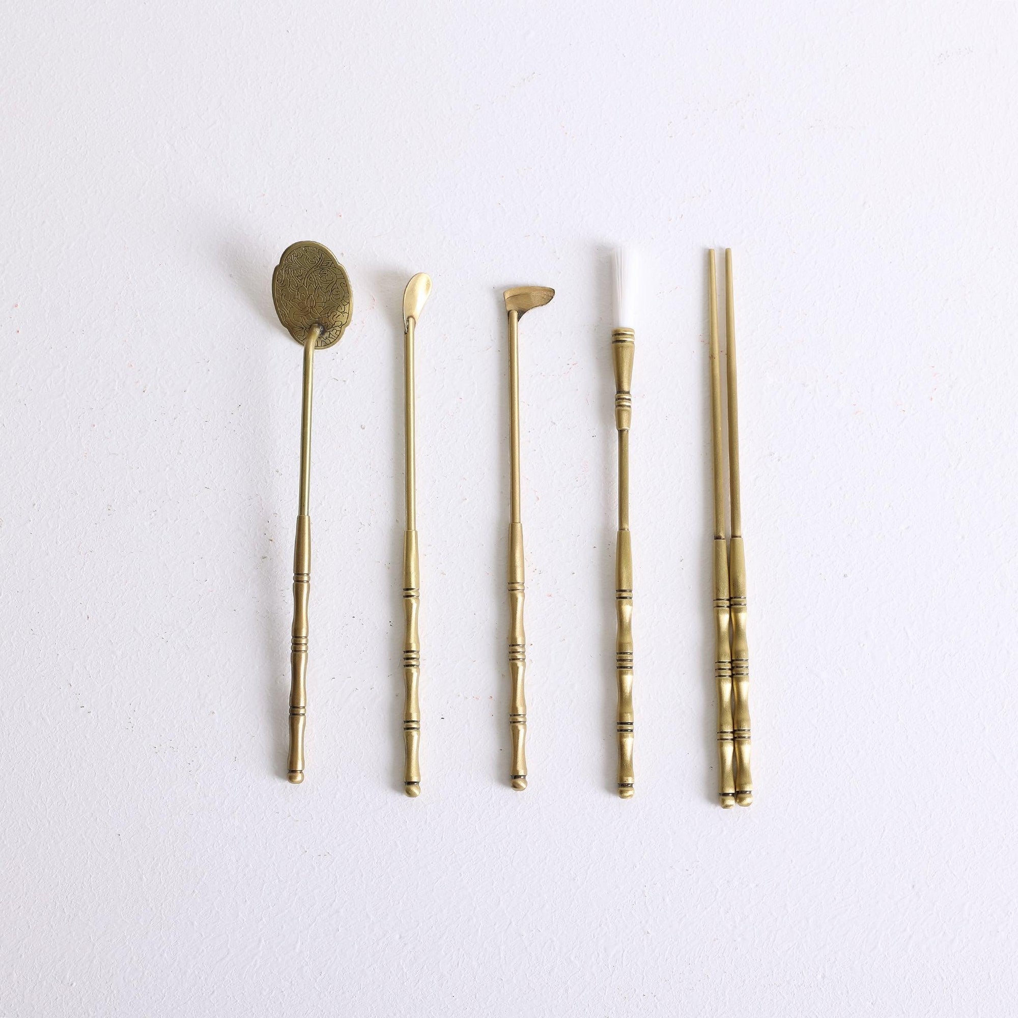 A five-piece bronze toolkit for incense powder displayed in wooden tray