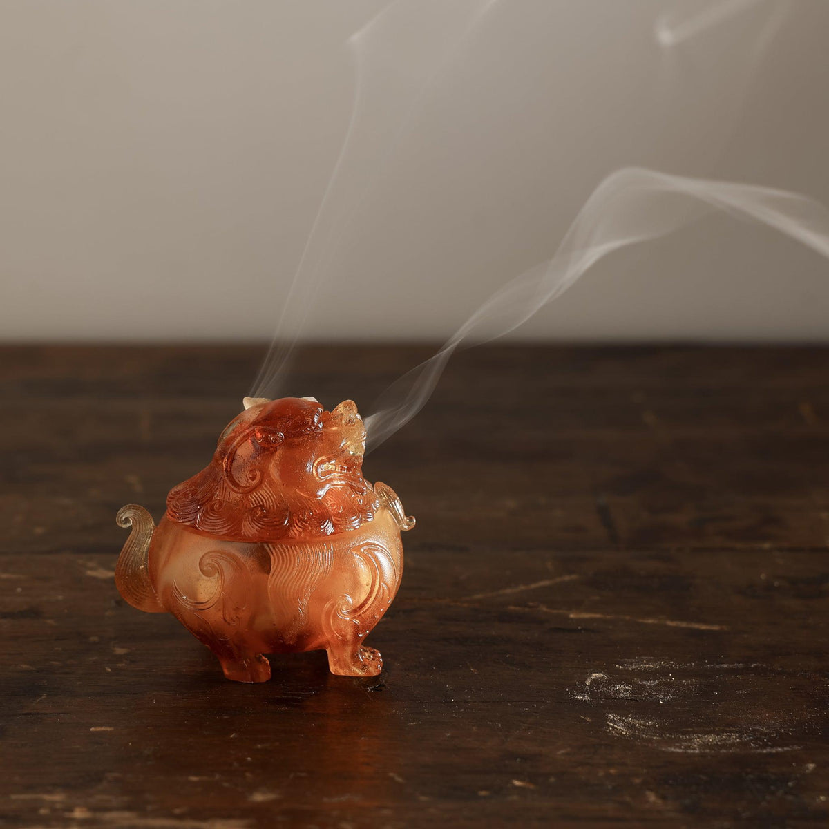 Kin Object&#39;s liuli glass mythical lion powder incense burner with smoke coming out