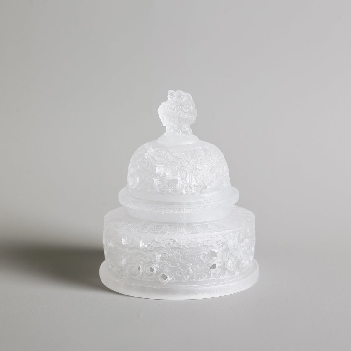 The liuli crystal lid of a powder incense burner
