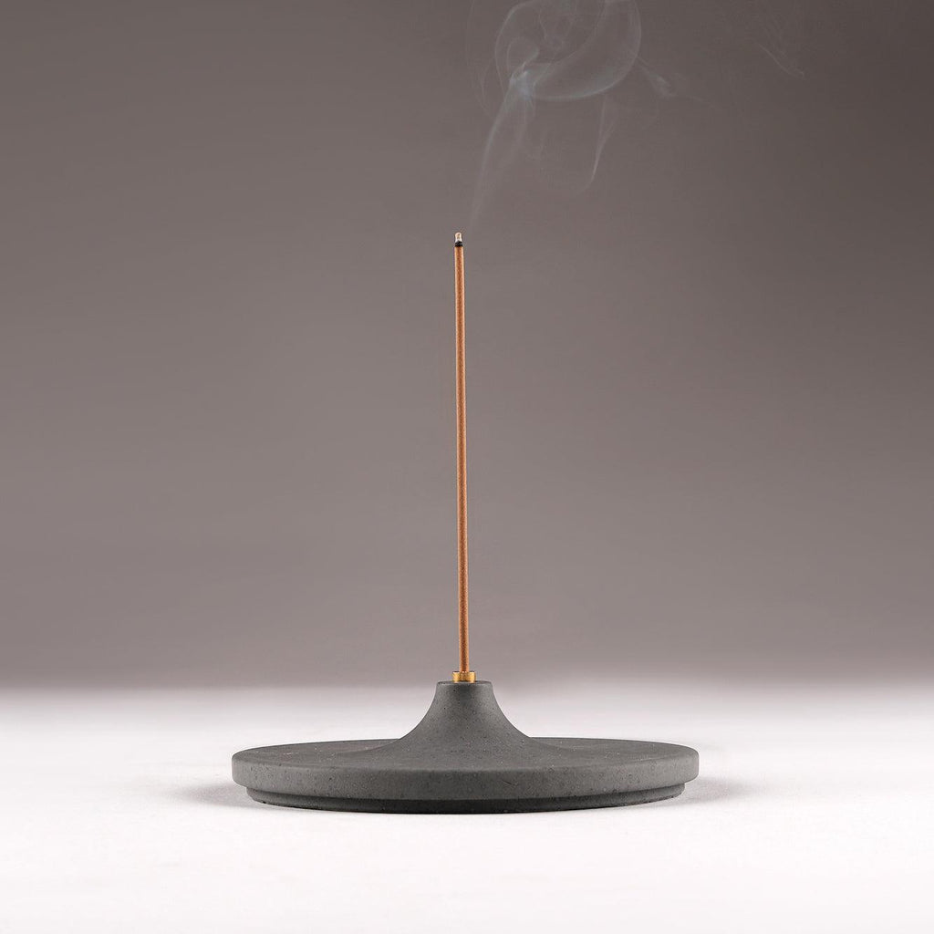 https://kinobjects.com/cdn/shop/products/disk-incense-burner-stick-incense-kin-objects_1024x1024.jpg?v=1686889745